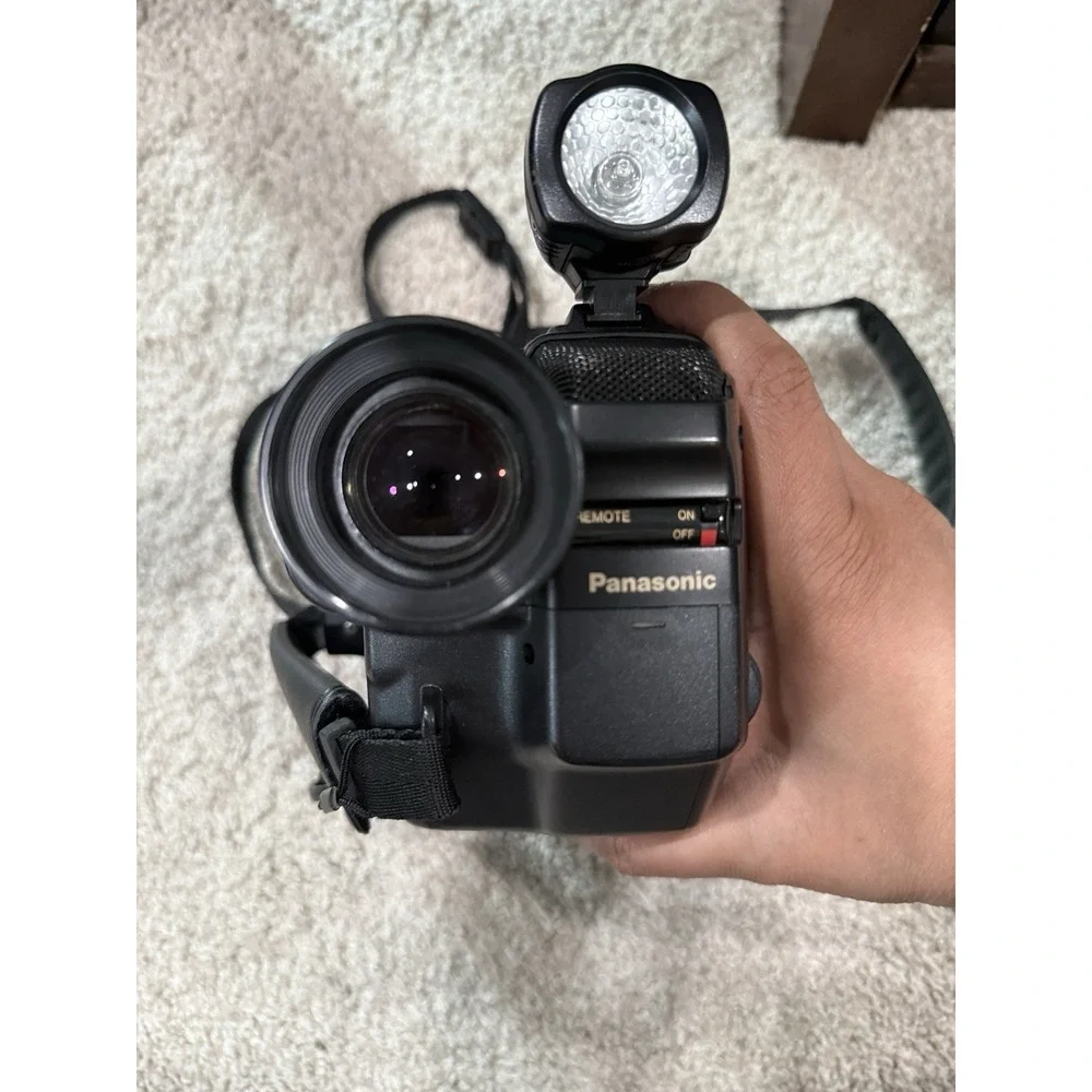 Panasonic‎ Palmcorder PV-22 Camcorder Video Camera x8 Digital Fade - Not Tested